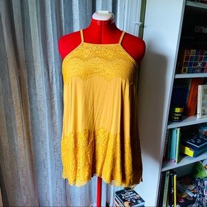 Super soft golden tank by Torrid! Size 00 (10)